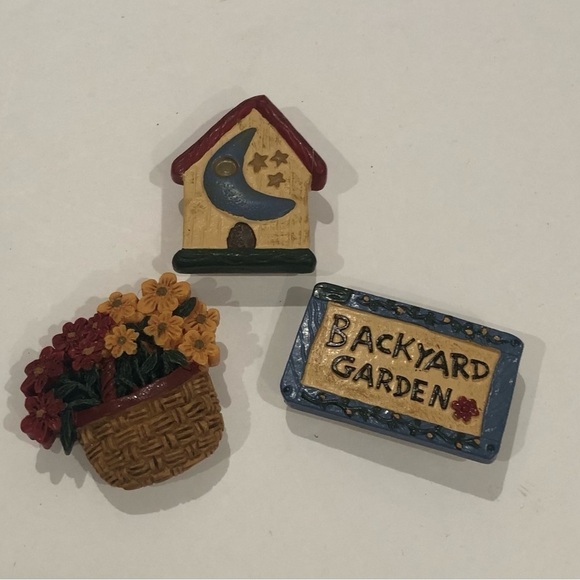 Crafters/ Three (3) Lucite Garden Theme Button Covers/ NEW NEVER USED / NWOT - Picture 3 of 4